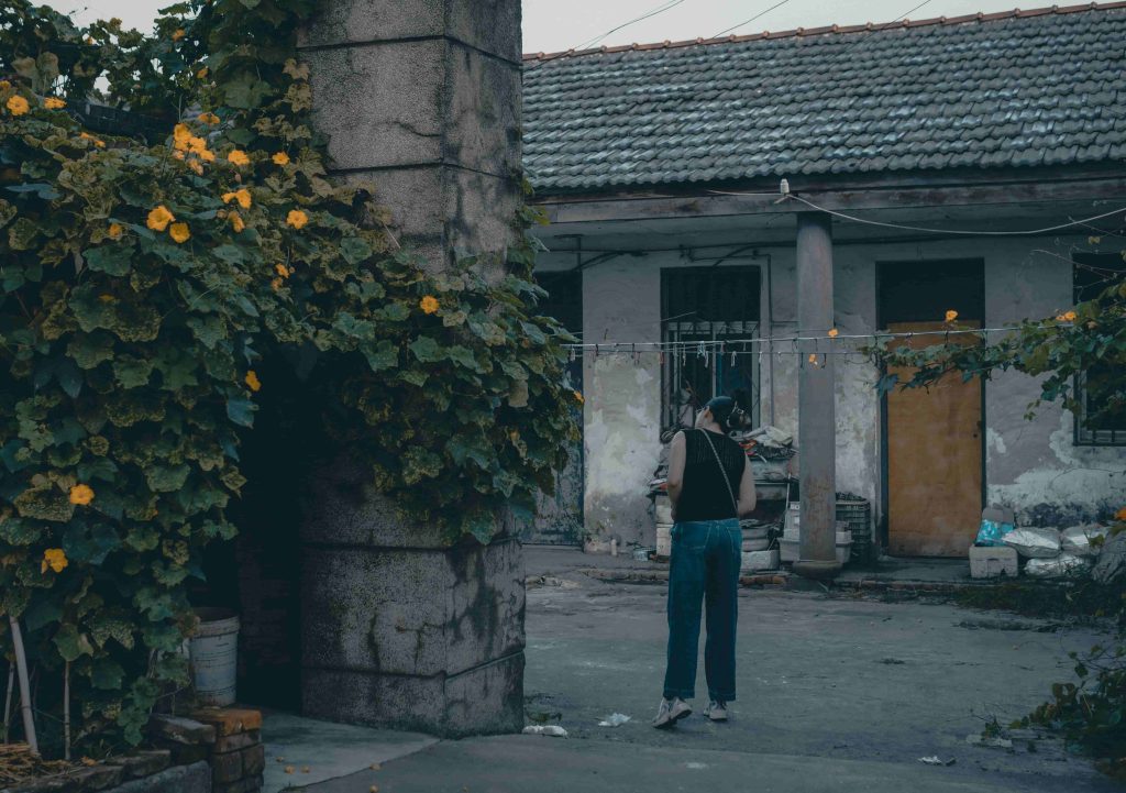 Why Do Chinese People Stare at Foreigners? What You Should Know Before Freaking Out